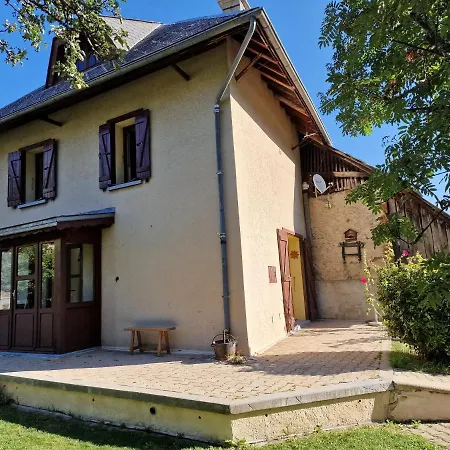 Les Bouvreuils Casa de Férias